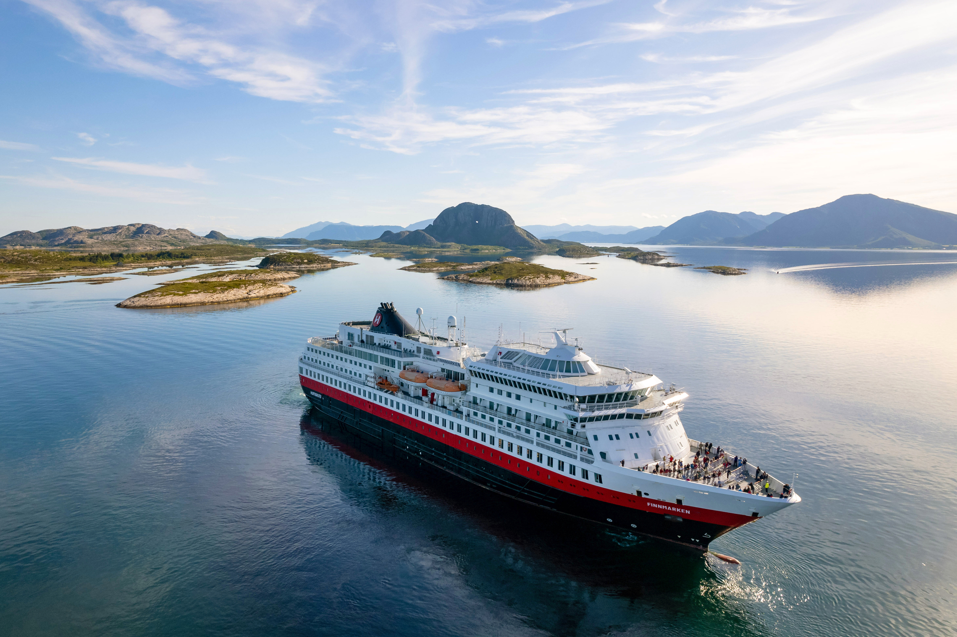 MS_Finnmarken_sails_the_Helgeland_coast_in_summer_HGR_169323_Photo_Michel_Afflerbach